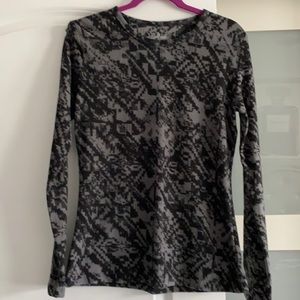 Black and gray cuddl Duds fleecewear with stretch